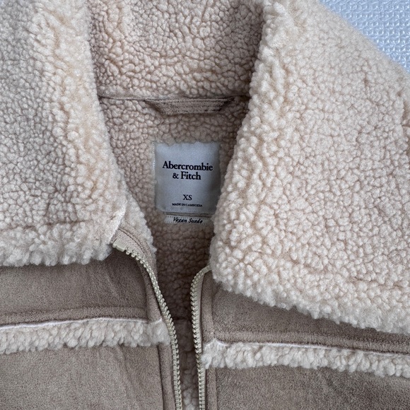 NWOT Abercrombie Vegan Suede Sherpa Jacket XS - Picture 4 of 6